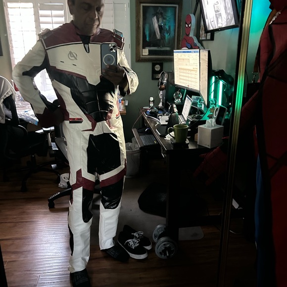 Avengers Endgame Quantum Costume - Picture 8 of 8